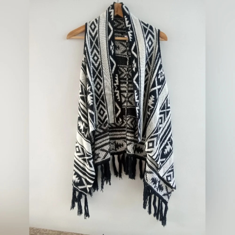 Kenzie Black White Tribal Knit Fringe Cardigan Vest Size Juniors 5/6 - Picture 2 of 9